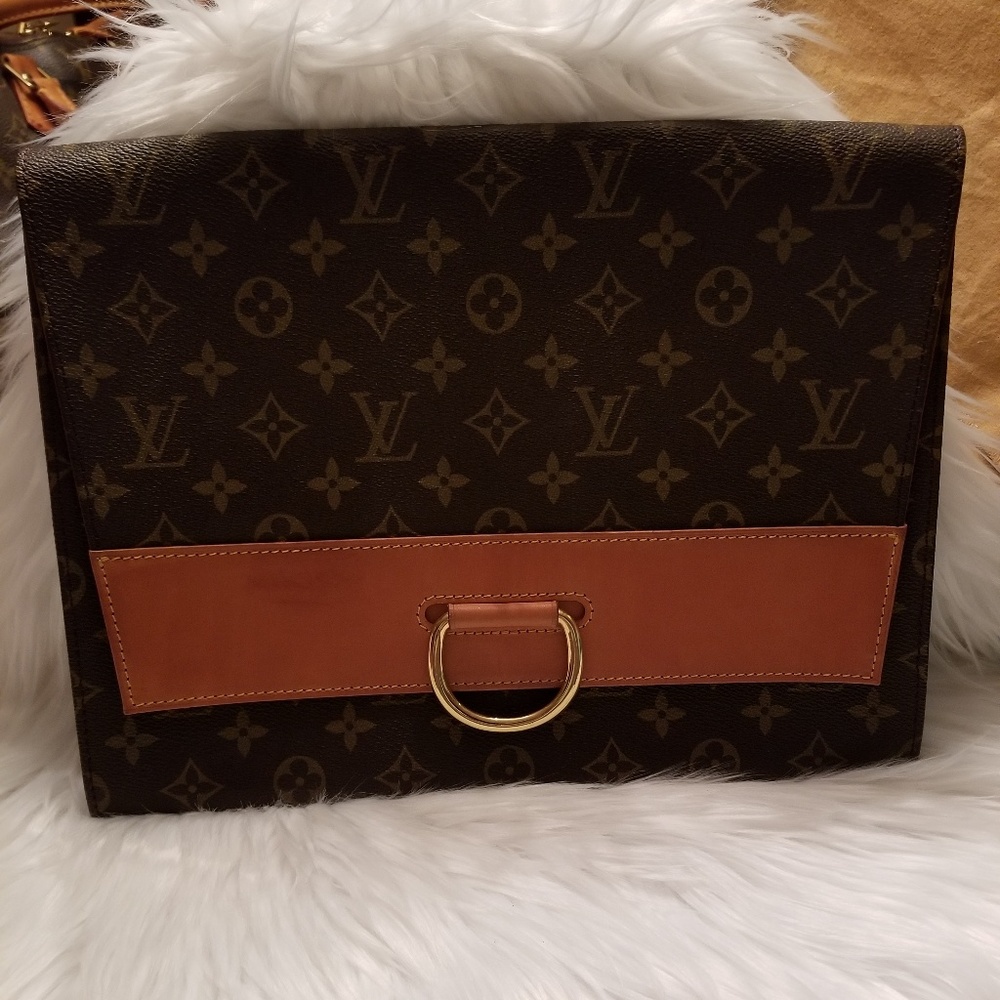 Louis Vuitton Lena Clutch GM